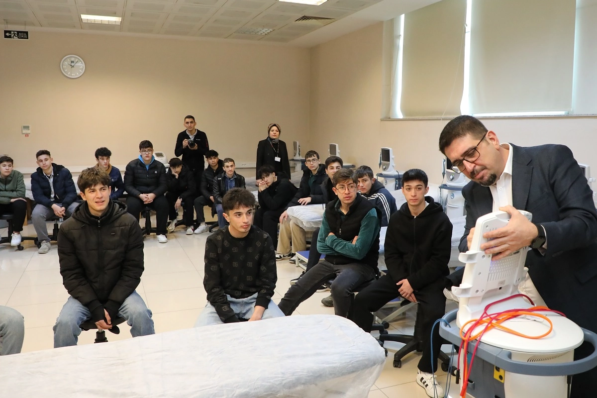 Konya Karatay’da eğitim gören lise öğrencileri, üniversite hayatını yerinde deneyimlemek