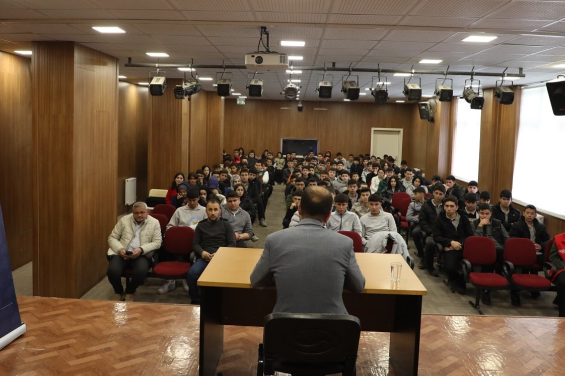 Konya’da Karatay Belediyesi Kent Konseyi Gençlik Meclisi, gençlerin meslek seçimine