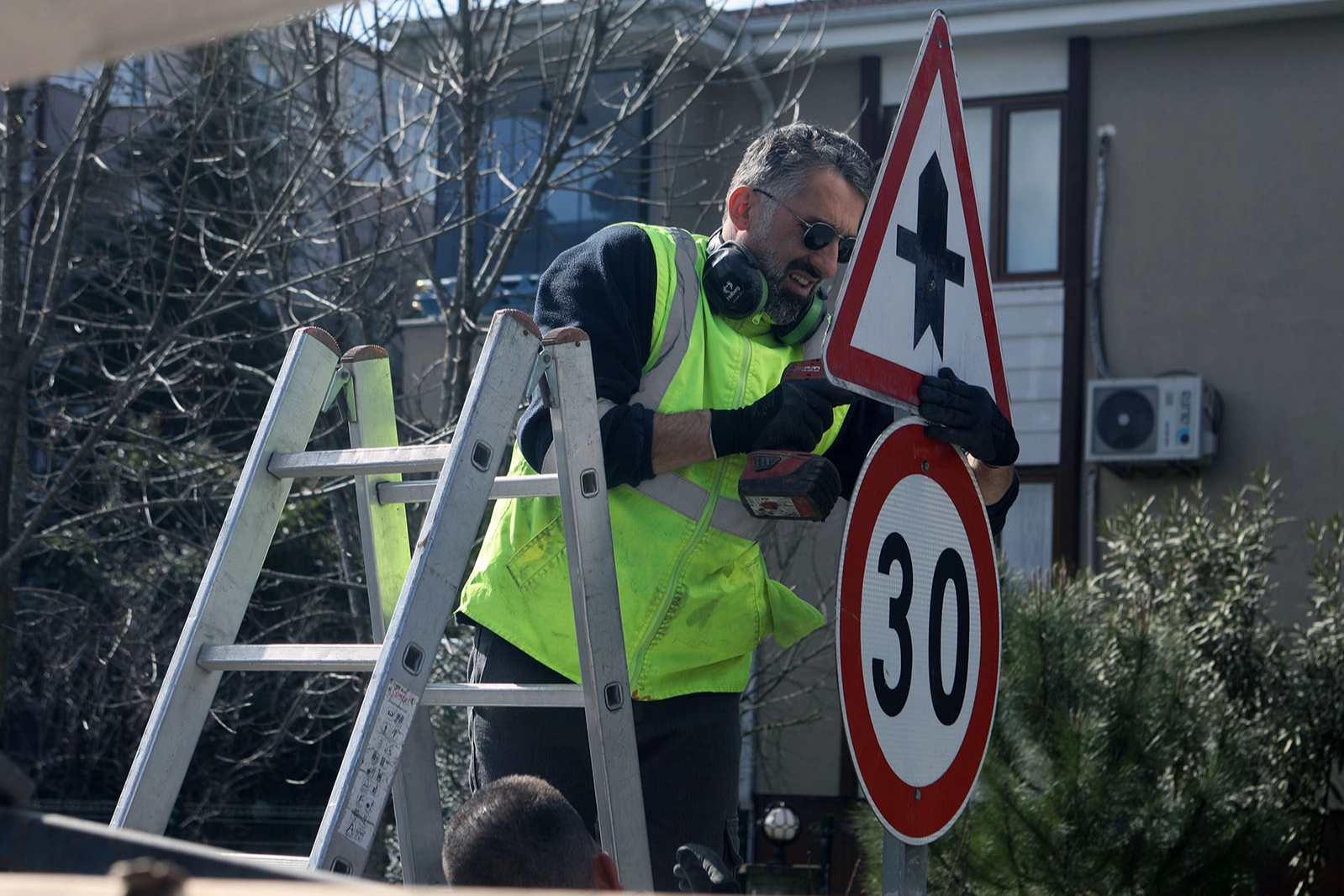 Sakarya Büyükşehir Belediyesi, şehir genelinde altyapı ve üstyapı sorunlarının hızlı
