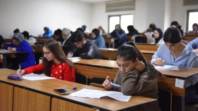 Bursa Yıldırım Belediyesi’nin kütüphaneden kampüse programı kapsamında, üniversite sınavlarına hazırlanan