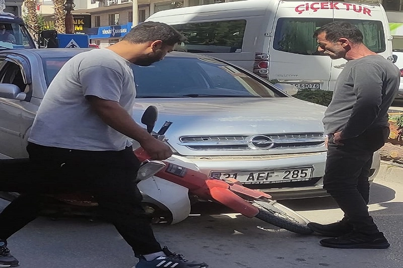 Antalya’nın Kumluca ilçesi Gödene Caddesi üzerinde bugün öğle saatlerinde maddi
