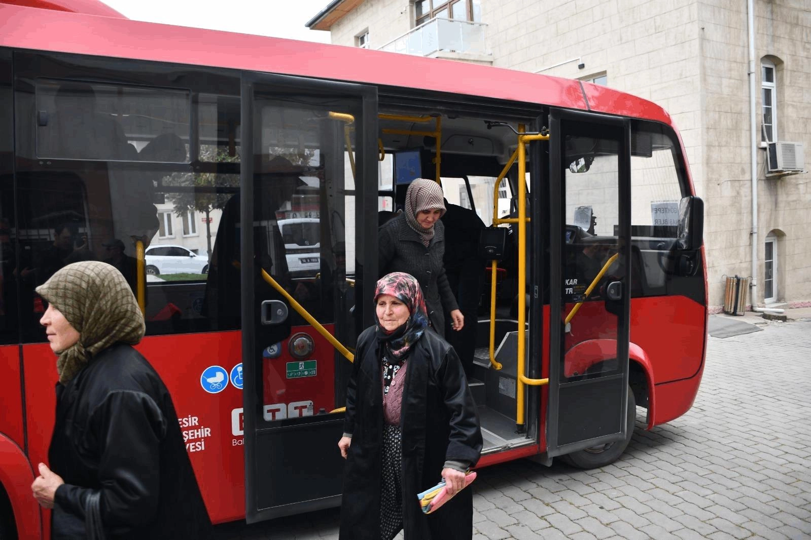 Balıkesir Büyükşehir Belediye Başkanı Ahmet Akın’a Halk Buluşmalarında İvrindi ve