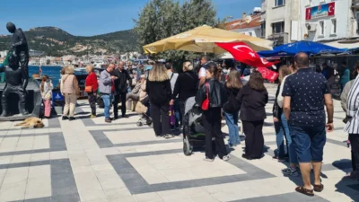 Alparslan Türkeş’in vefatının 28’inci yıl dönümünde İzmir’in Foça ilçesinde de