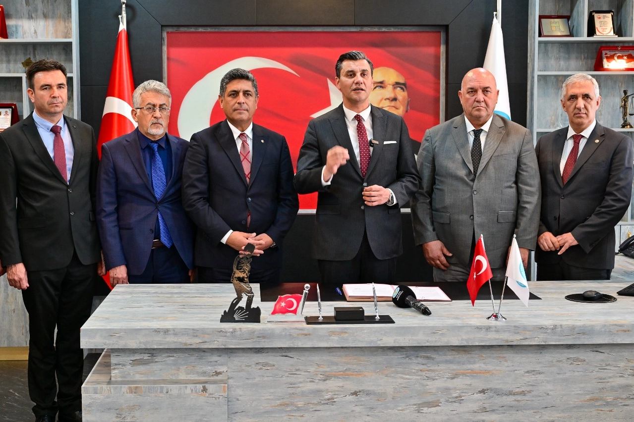 Manisa Büyükşehir Belediye Başkanı Mimar Ferdi Zeyrek, memur ve sözleşmeli