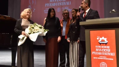 Bilecik Belediyesi tarafından düzenlenen Uluslararası Ayva Çiçeği Piyano Festivali’nde alanında