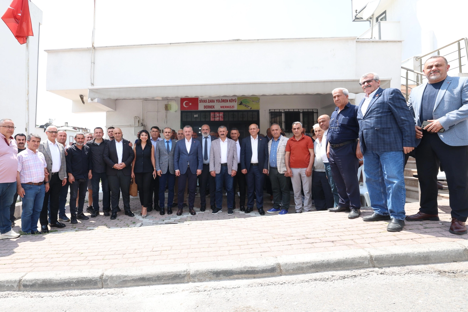 Kocaeli Büyükşehir Belediye Başkanı Doç.Dr.Tahir Büyükakın, Çayırova’da bulunan Sivas Zara