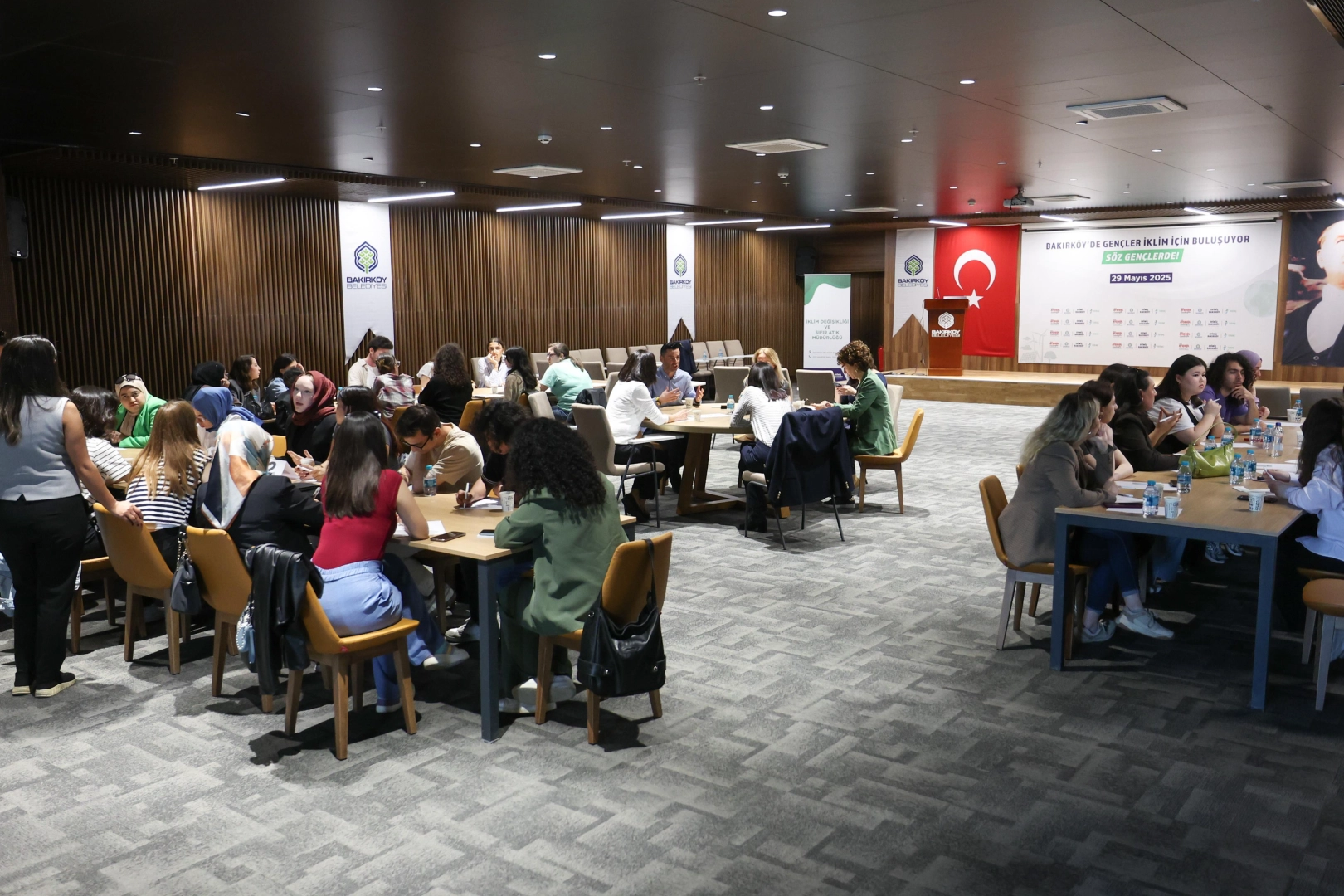 İstanbul Bakırköy Belediyesi, sürdürülebilir bir dünya için gençleri iklim çalıştayında buluşturdu.