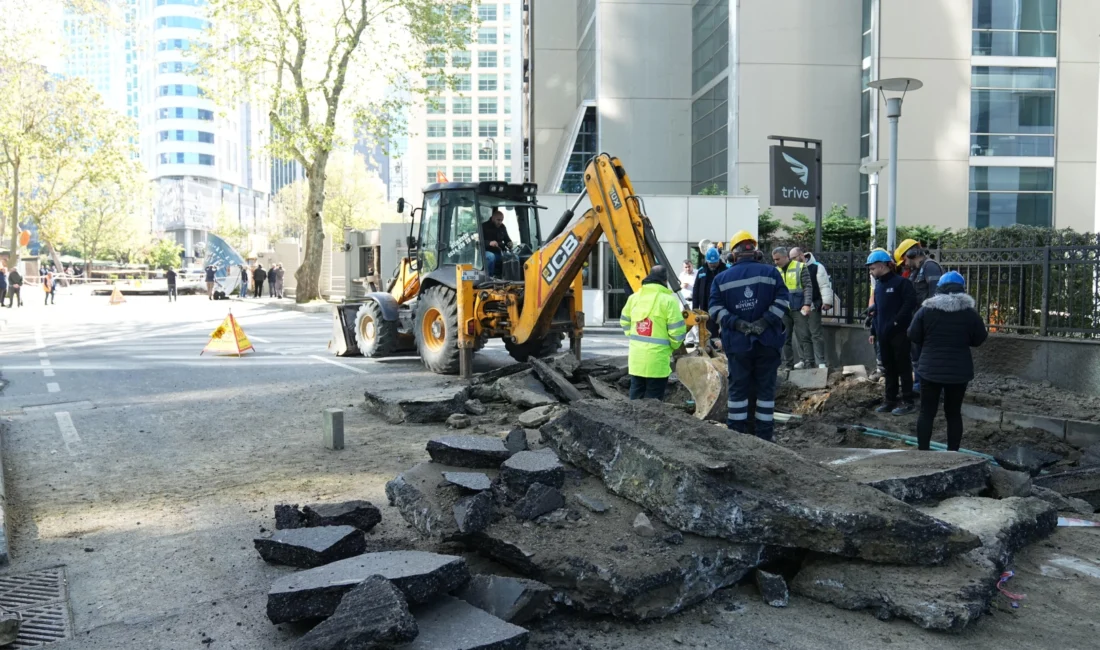 İstanbul’da Sarıyer Maslak’ta dün meydana gelen yol çökmesi sonrası zarar