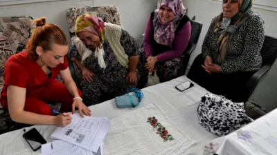 İzmir’de Bornova Belediyesi’nin Köyde-İz Projesi kapsamında Beşyol Mahallesi’nde kadın sağlığı,