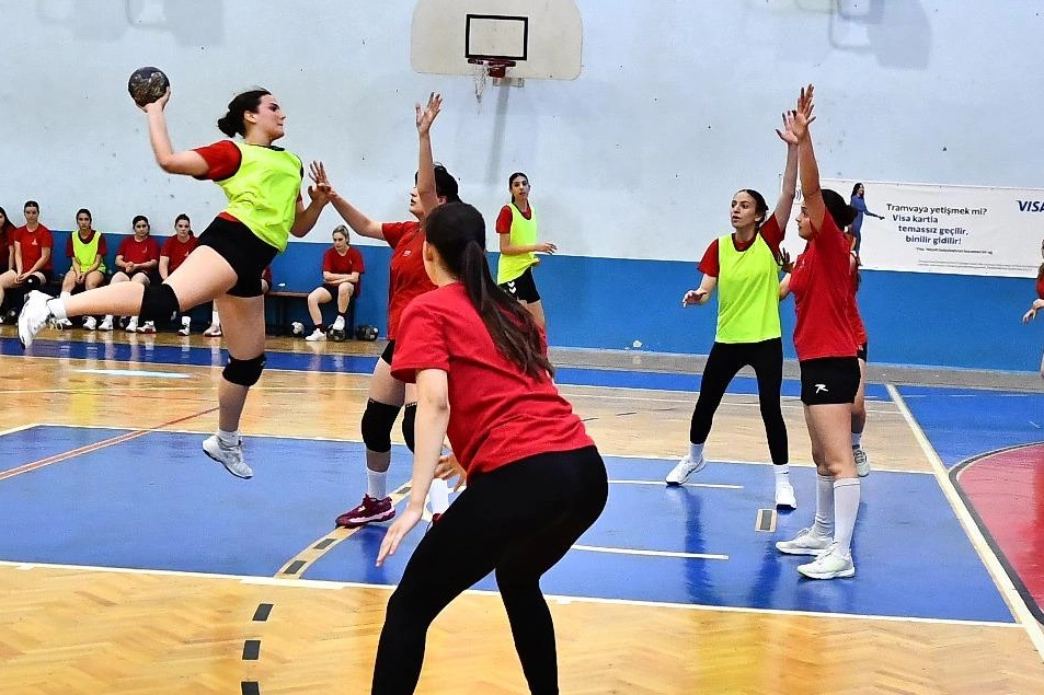 İzmir Büyükşehir Belediyesi Spor Kulübü, kentteki spor kültürünü geliştirmeye ve