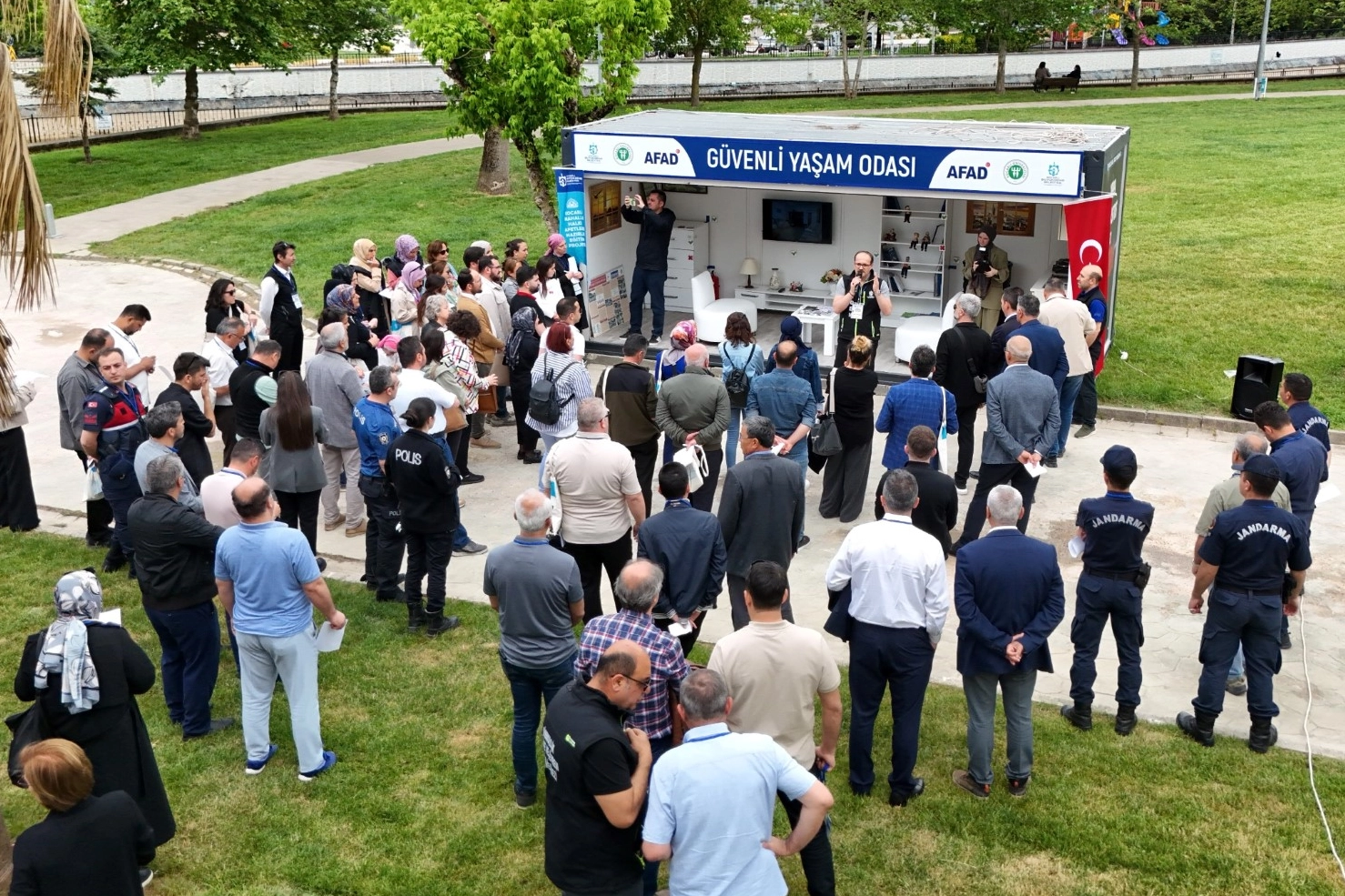 Kocaeli Büyükşehir Belediyesi, Kandıra’da “Mahalle Halkı Afetlere Hazırlık Eğitim Projesi”