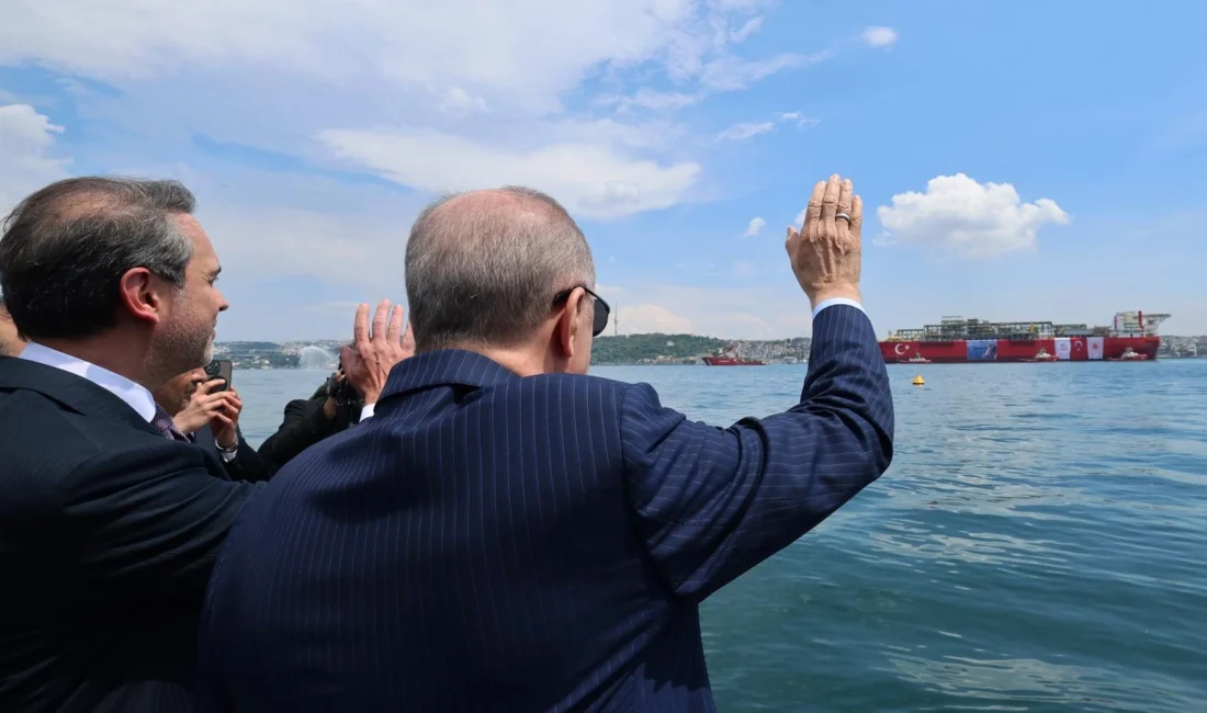 Cumhurbaşkanı Recep Tayyip Erdoğan, Türkiye’nin ilk yüzer doğal gaz üretim