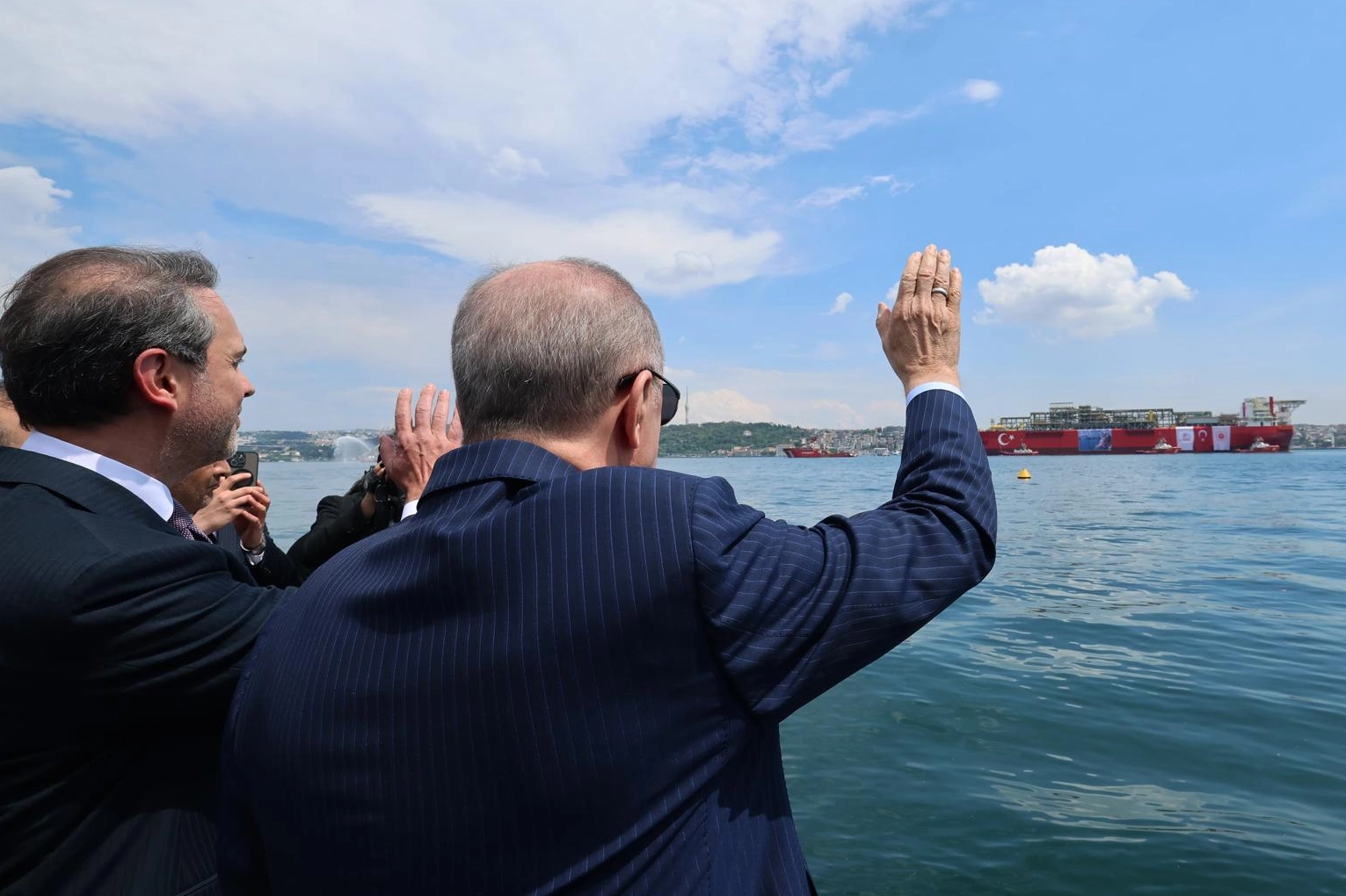 Cumhurbaşkanı Recep Tayyip Erdoğan, Türkiye’nin ilk yüzer doğal gaz üretim