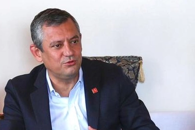 CHP Genel Başkanı Özgür Özel, İstanbul’daki saldırının ardından, “Sevgiyle yürüyen