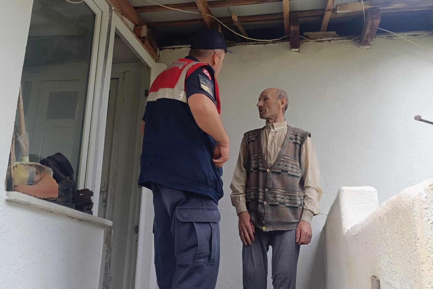 Pazaryeri İlçe Jandarma Komutanlığı, Kurban Bayramı öncesi köylerde vatandaşları telefon