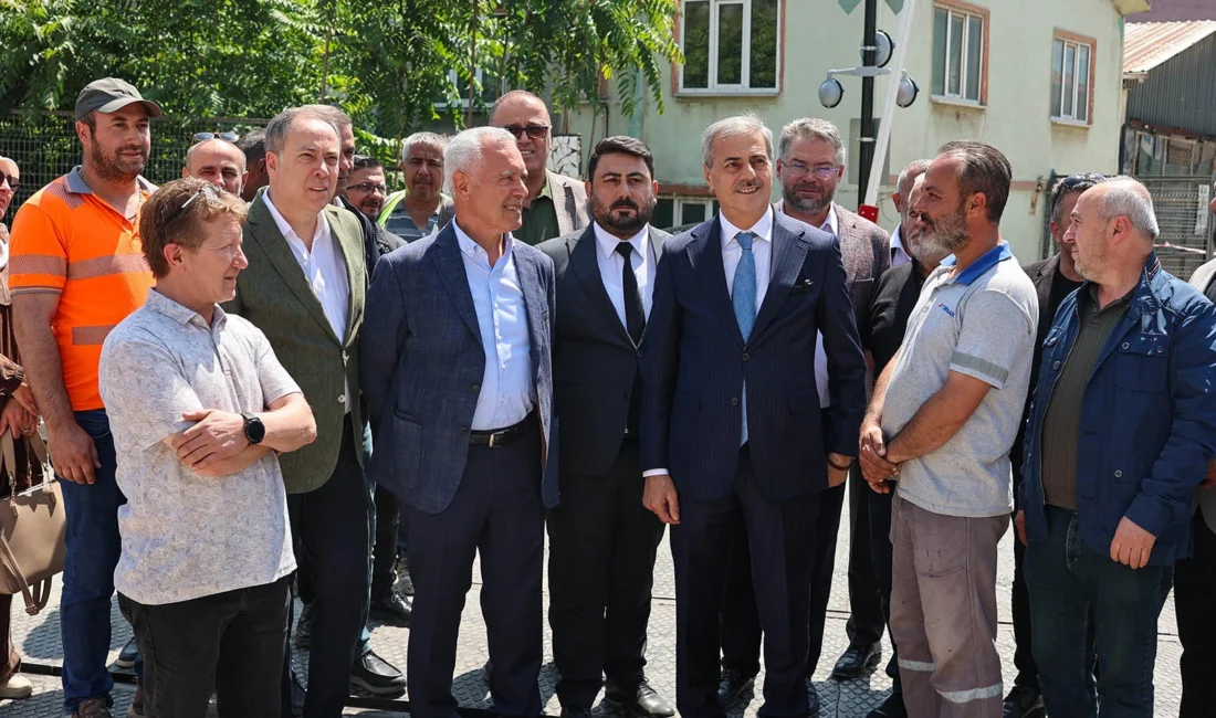 Geyve Alifuatpaşa Hemzemin Geçiti’nde son rötuşlar yapılıyor. Çalışmaları bizzat yerinde