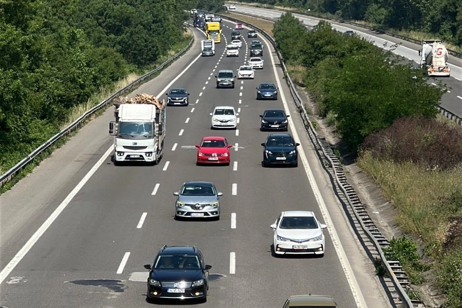 Kurban Bayramı tatilinin yaklaşmasıyla birlikte Anadolu Otoyolu’nun Düzce kesiminde trafik