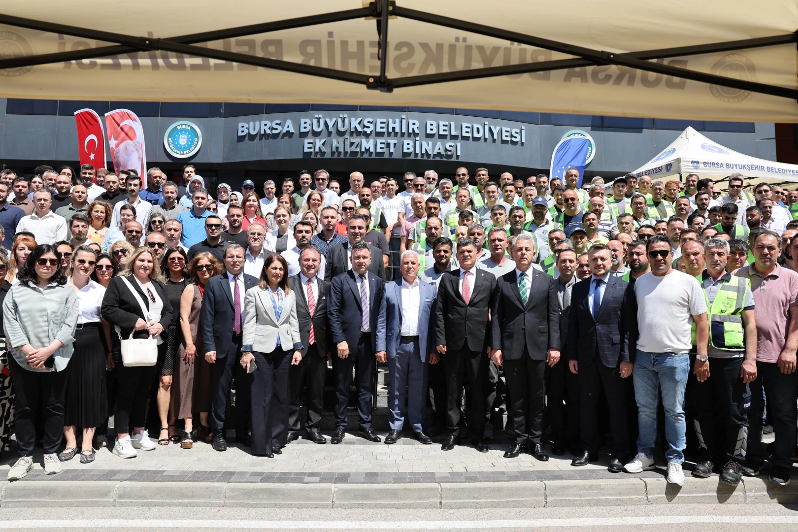 Bursa Büyükşehir Belediye Başkanı Mustafa Bozbey, belediyenin çeşitli birimlerini ziyaret