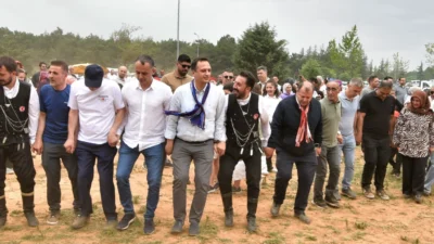 İzmir Bornova Belediye Başkanı Ömer Eşki, Spil Dağı’nda düzenlenen Karadenizliler