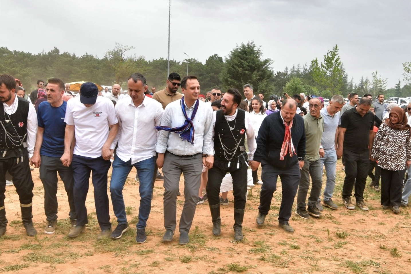 İzmir Bornova Belediye Başkanı Ömer Eşki, Spil Dağı’nda düzenlenen Karadenizliler