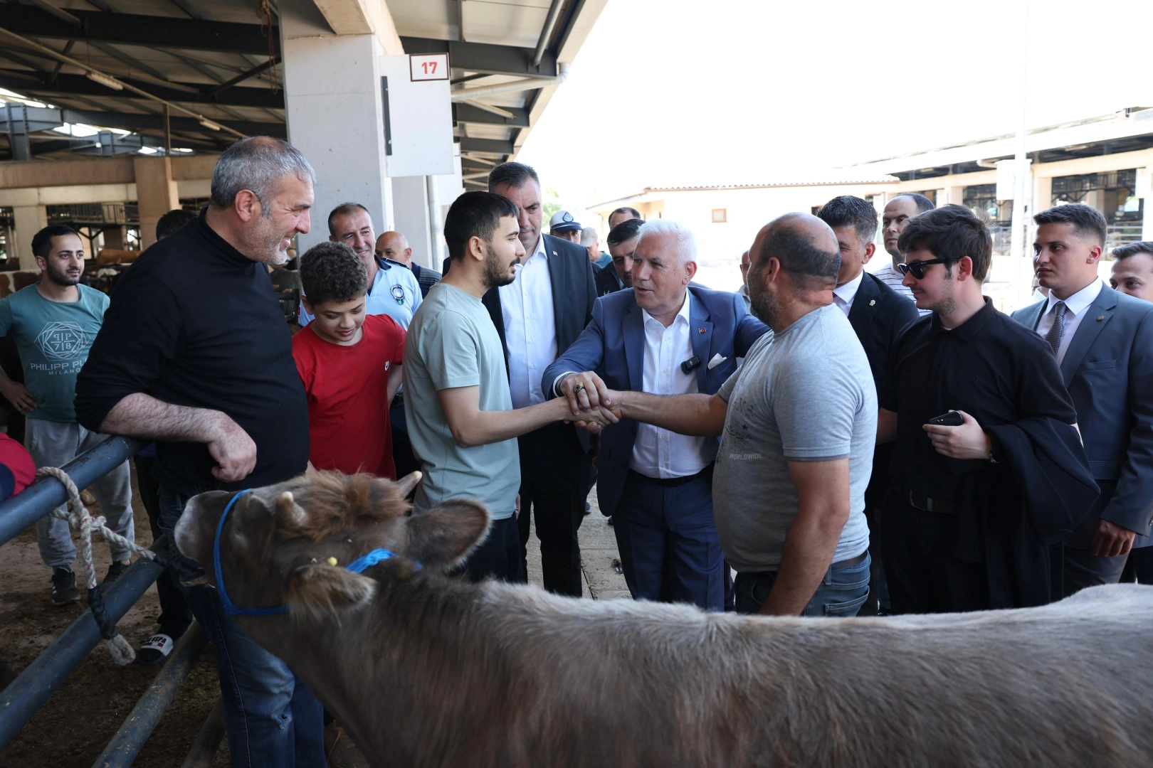 Bursa Büyükşehir Belediye Başkanı Mustafa Bozbey, Osmangazi Belediyesi Kurban Pazarı’nı
