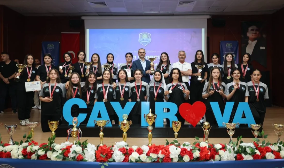 2024-2025 sezonunu 10 kupa 160 madalyayla tamamlayan Çayırova Belediyesi Eğitim