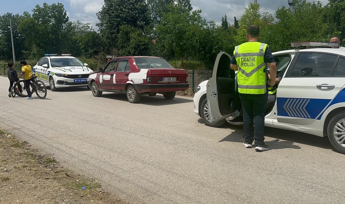 Düzce Körpeşler Mahallesi’nde ehliyetsiz bir çocuk sürücü, drift yaparken kontrolü