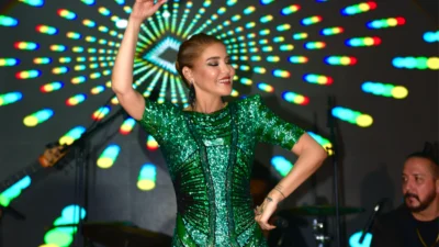 Ünlü sanatçı Gülben Ergen, Bursa’da Ceyda ve Alper Şener çiftinin