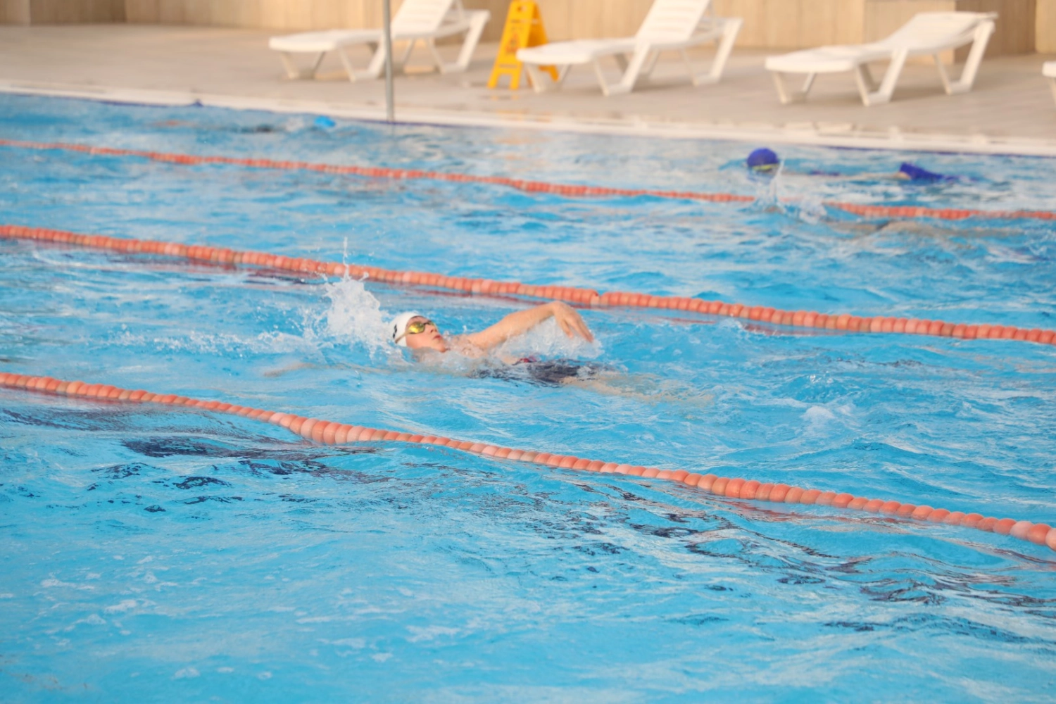 Bursa İnegöl Belediyesi yüzme havuzu ile 7’den 77’ye her yaştan