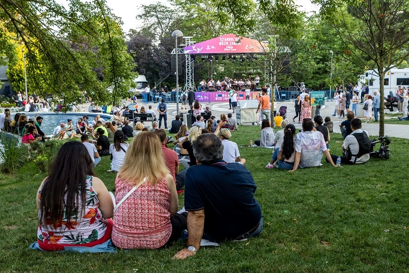 İstanbul Büyükşehir Belediyesi, kültür-sanata erişimi temel bir kent hakkı olarak