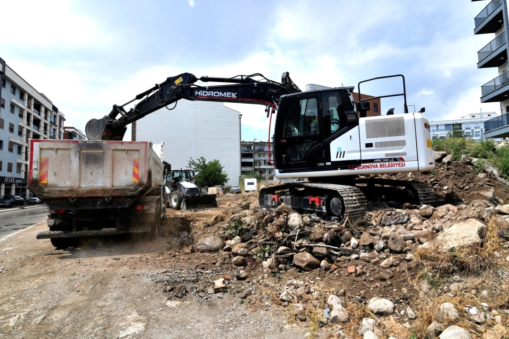 Bornova Belediye Başkanı Ömer Eşki’nin Erzene Mahallesi’nde sabah saatlerinde yaptığı