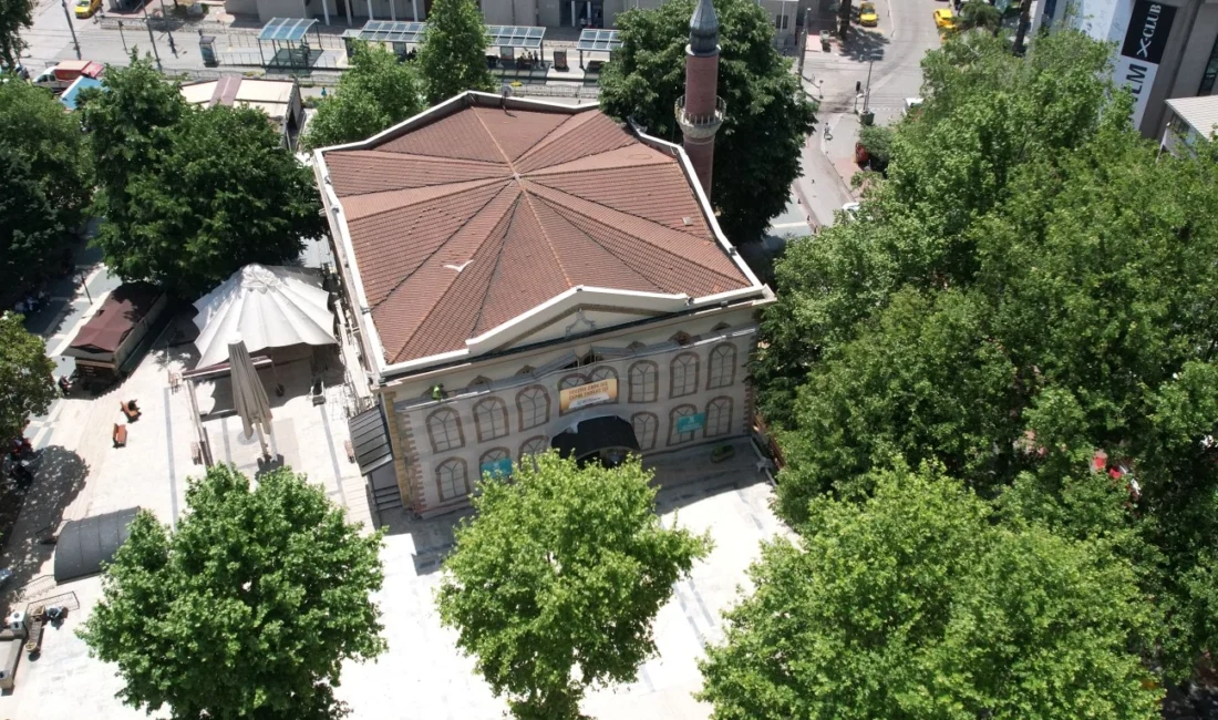 Kocaeli Büyükşehir Belediyesi, zamanla yıpranan İzmit Fevziye Camii’nin dış cephesinde