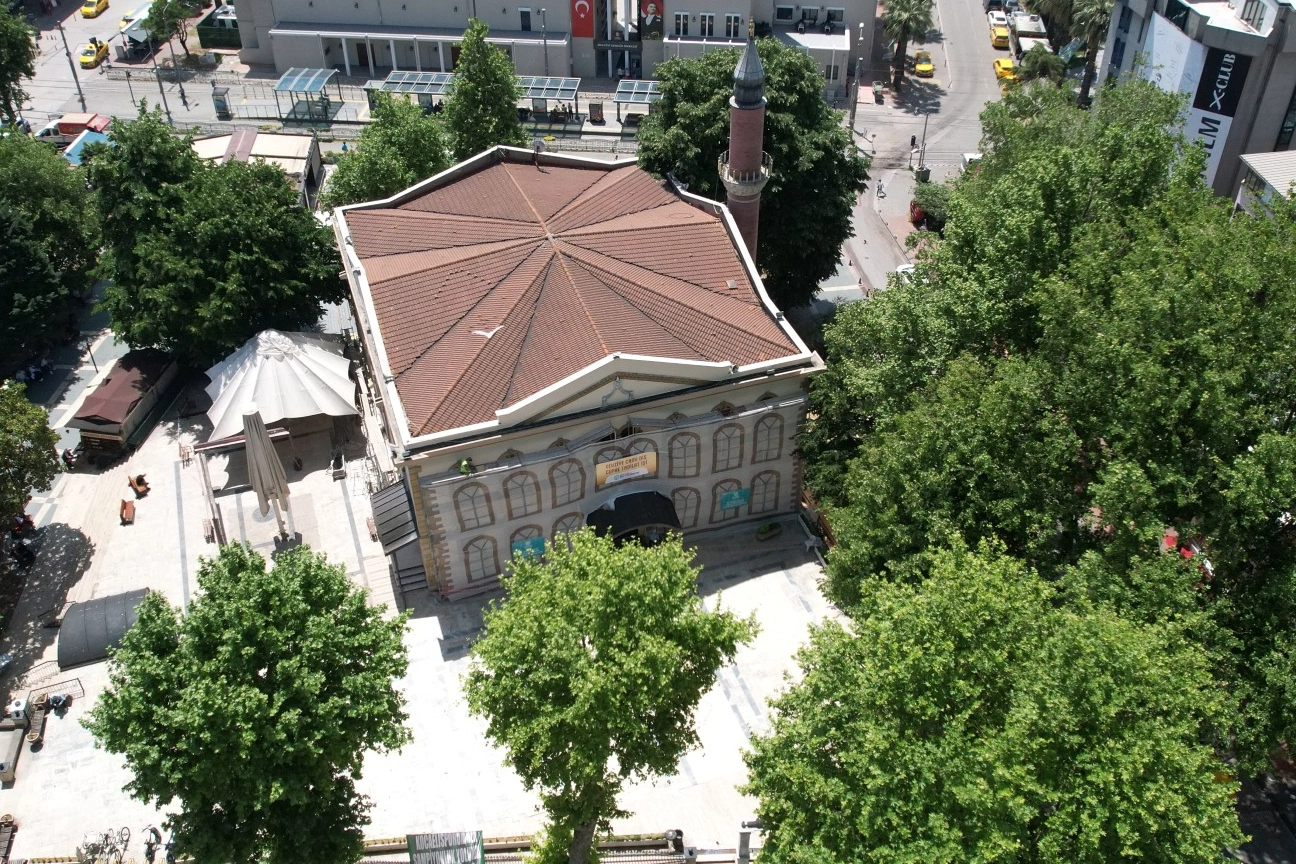 Kocaeli Büyükşehir Belediyesi, zamanla yıpranan İzmit Fevziye Camii’nin dış cephesinde