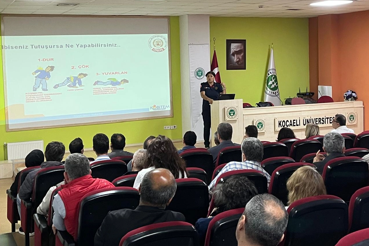 Kocaeli Büyükşehir İtfaiyesi, Kocaeli Üniversitesi Teknoloji Fakültesi’nde görevli personele eğitim