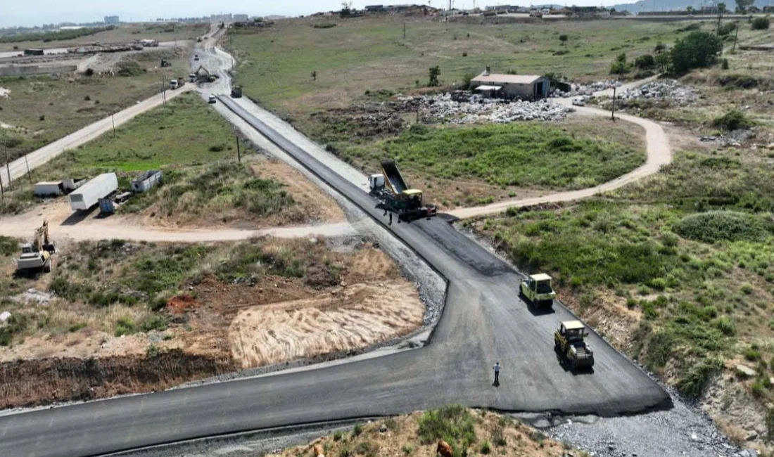 Kocaeli Büyükşehir Belediyesi, Gebze Kirazpınar’daki hafriyat yolunda zamanla oluşan bozulmalara