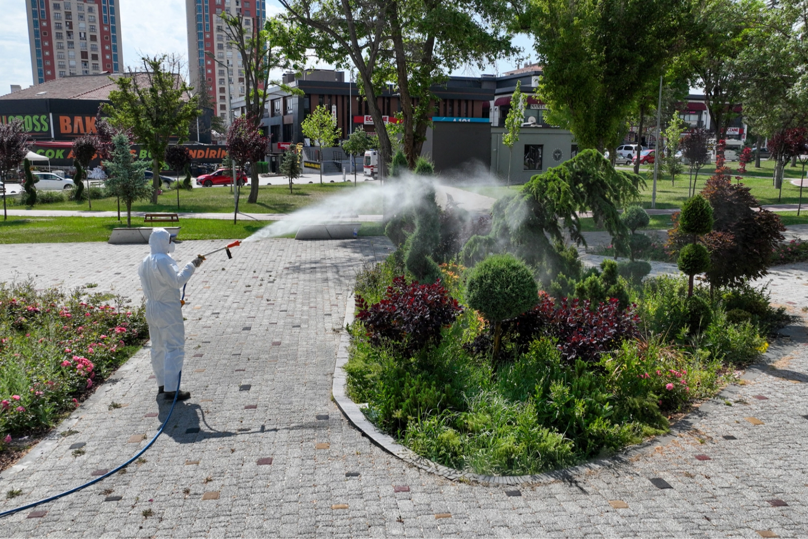 Konya’da Selçuklu Belediyesi Park ve Bahçeler Müdürlüğü ekipleri tüm ilçede