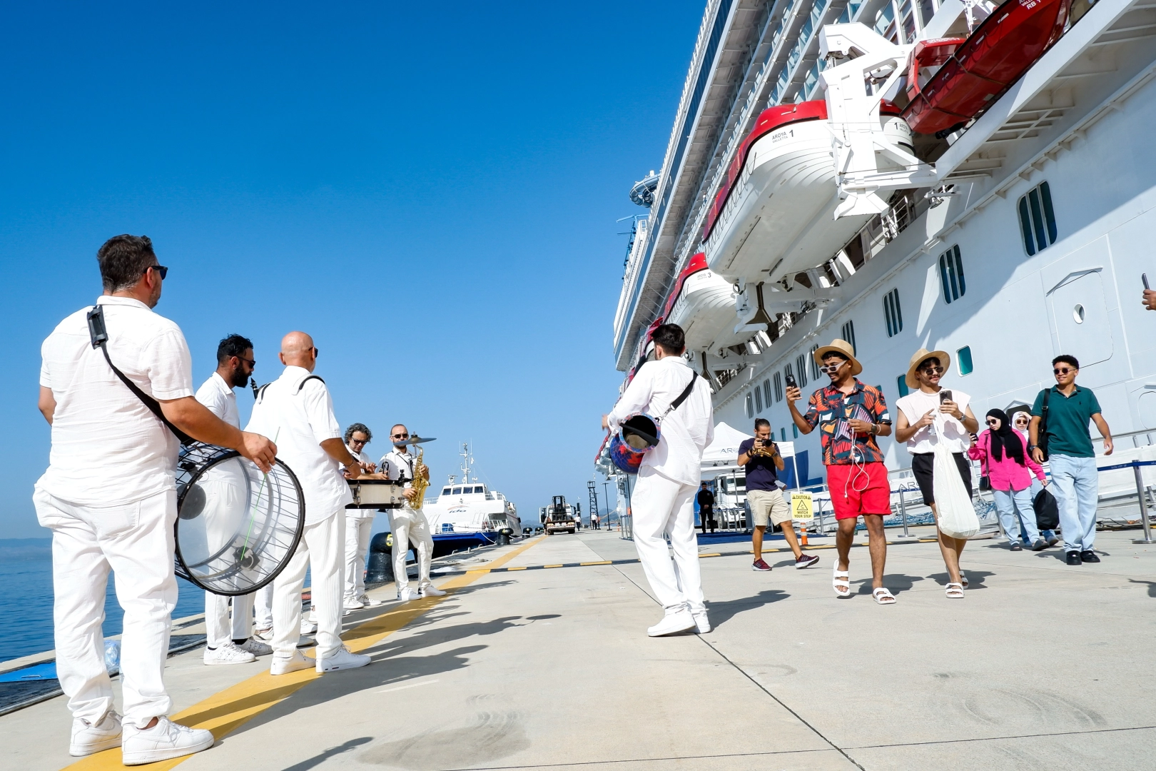 Cruise Saudi’nin lüks gemisi Aroya, ilk kez Bodrum’a demir attı.