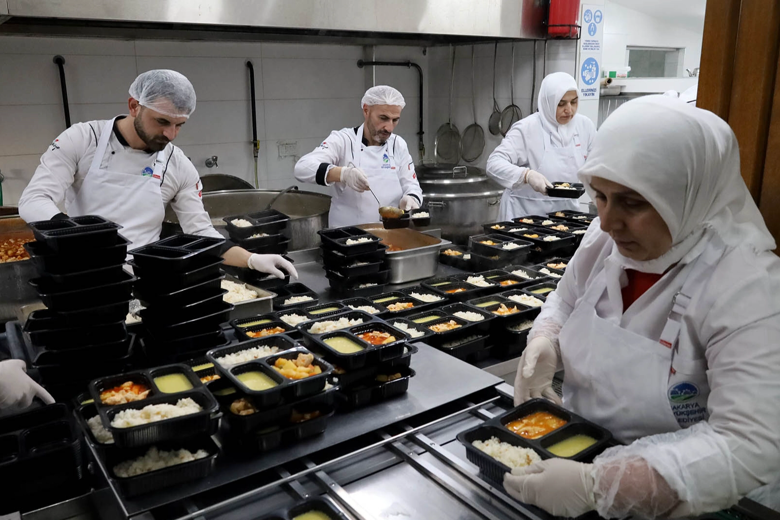 Yaklaşan Kurban Bayramı öncesi Büyükşehir Belediyesi’nden ihtiyaç sahibi vatandaşlar için