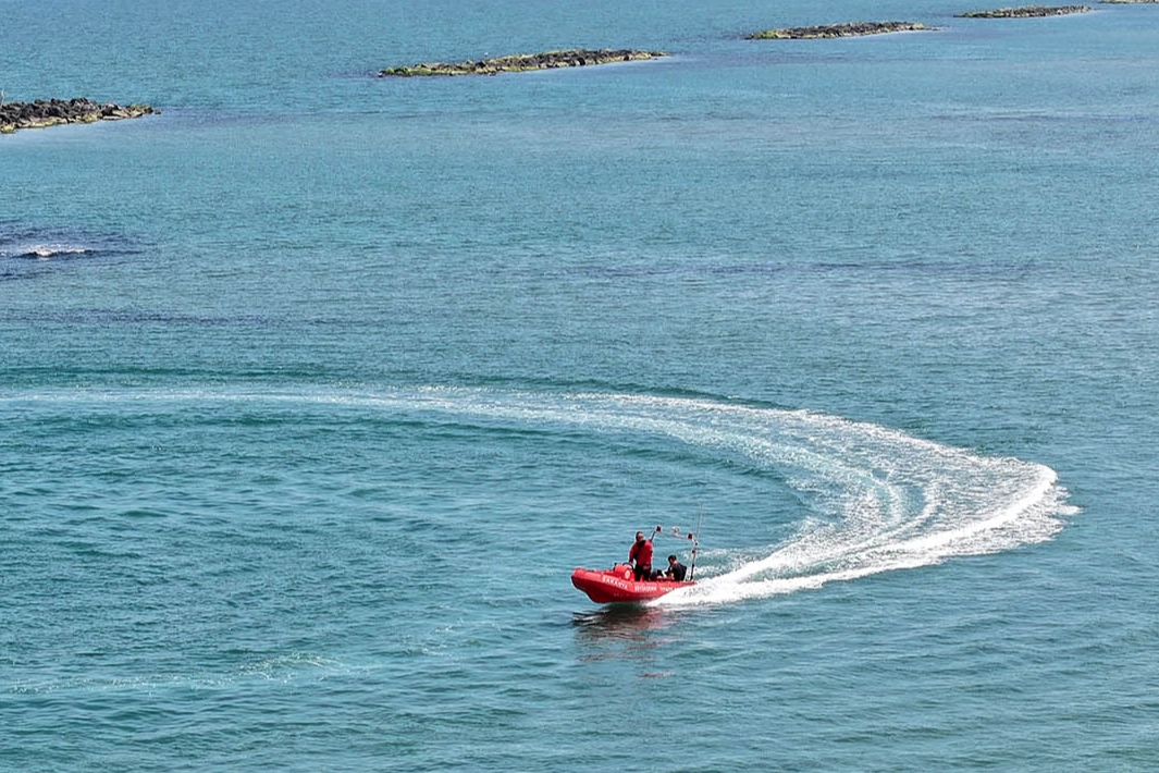 Sakarya Büyükşehir Belediyesi’nin sahillerde görev alan “hayat” nöbetçileri, 54 kilometrelik