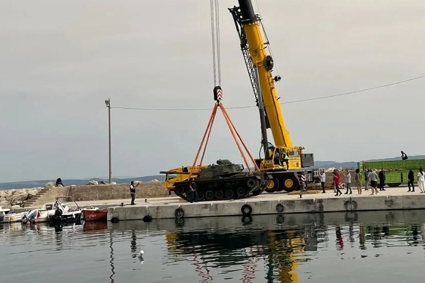 Saros Körfezi’nde çevreci bir proje kapsamında hurda M48A5T1 tankı yapay