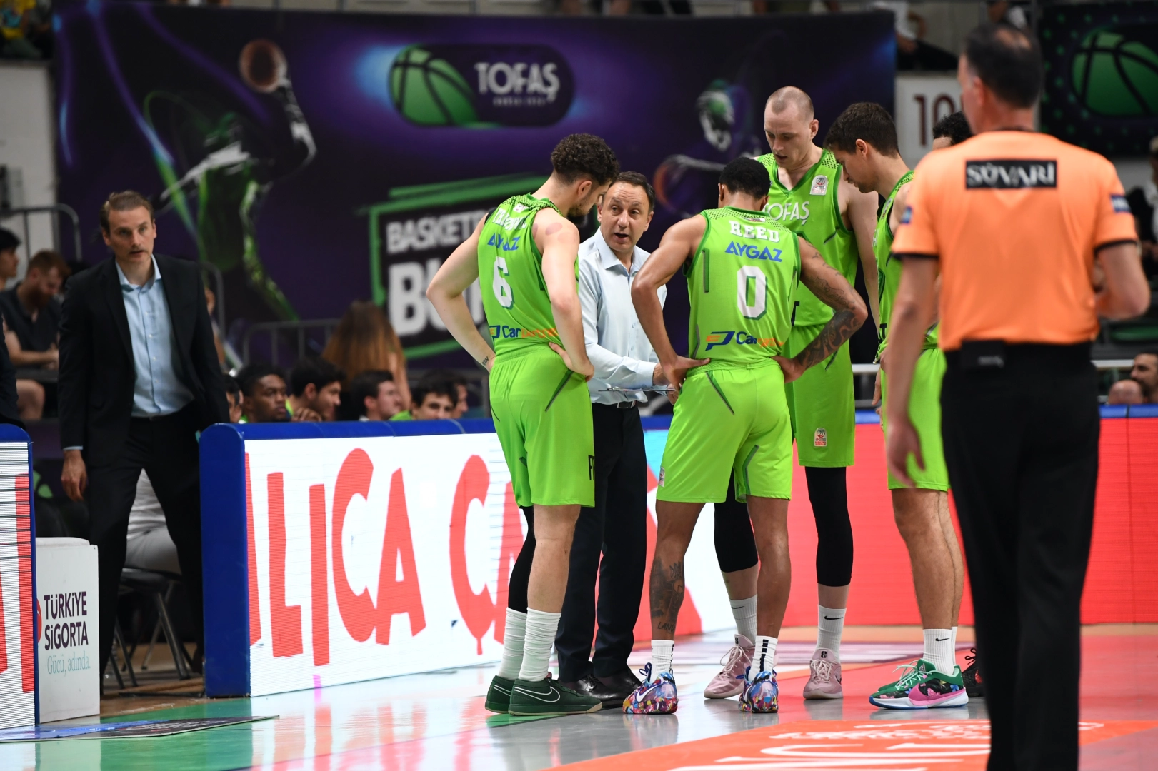 TOFAŞ Basketbol Takımı, sahasında oynadığı play-off çeyrek finali üçüncü maçında