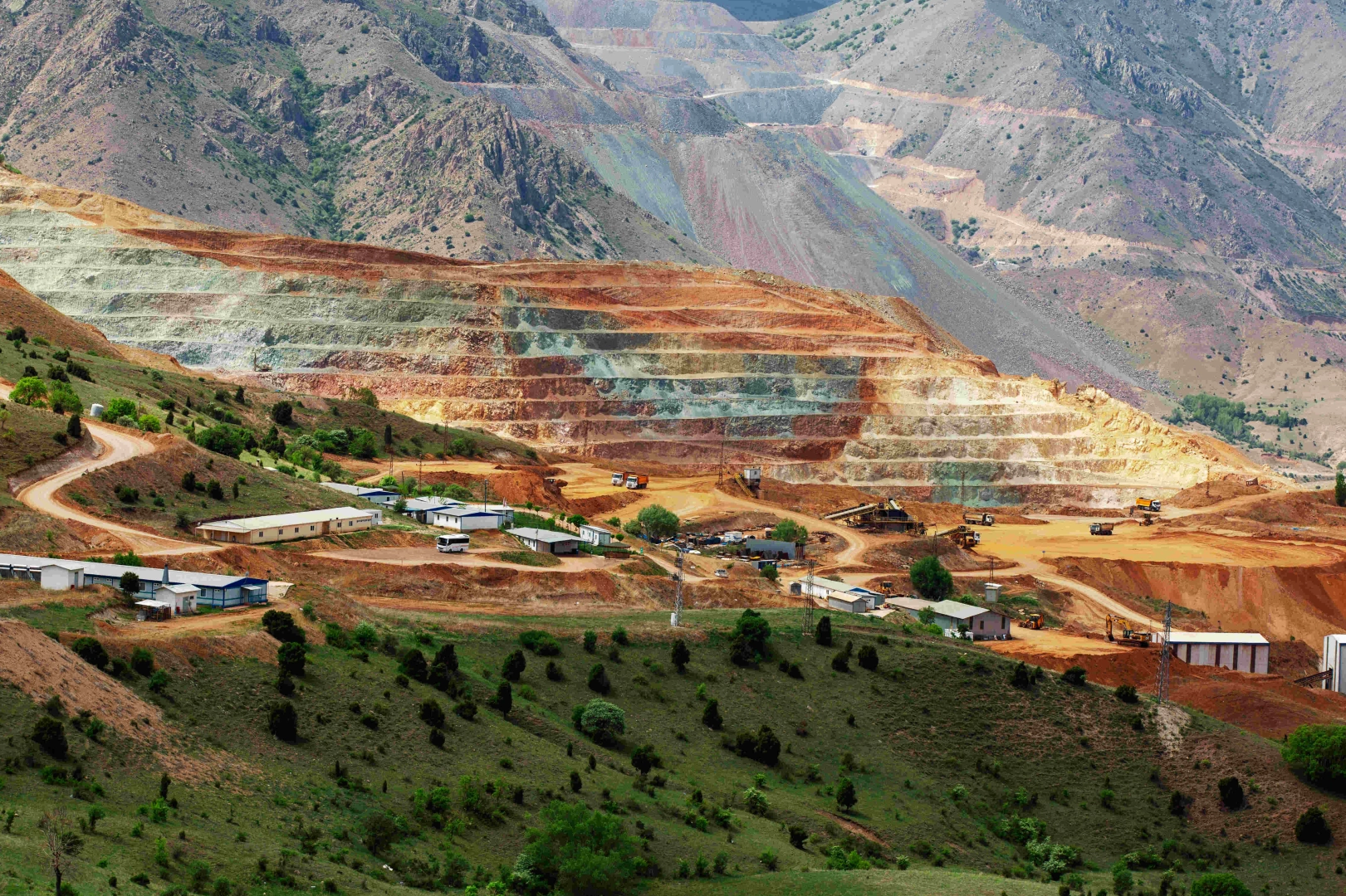 TBMM’ye sunulan yeni torba yasa, zeytinliklerden ormanlara, tarım alanlarından korunan