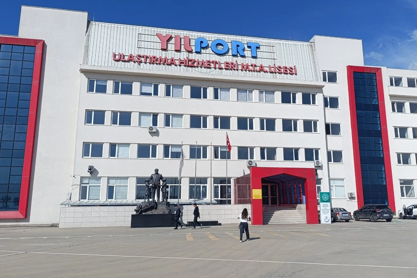 Lojistik sektörünün lider eğitim ve öğretim kurumu olan Dilovası YILPORT