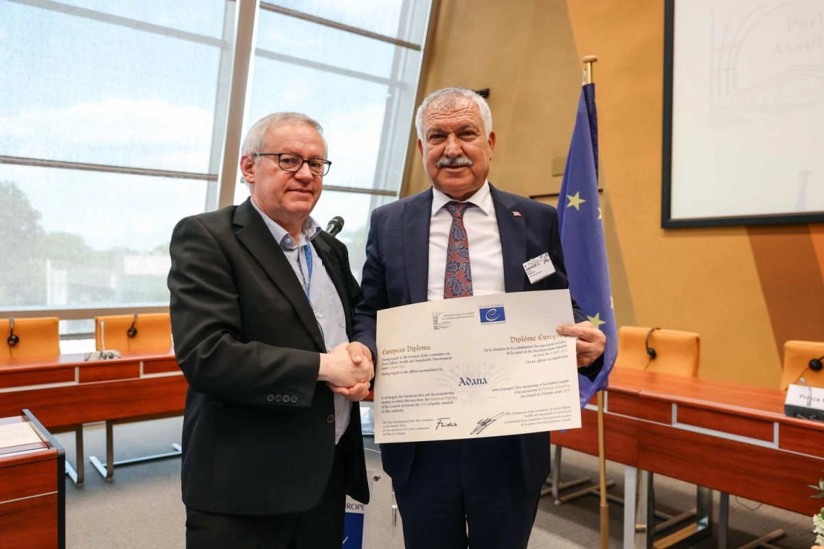 Adana Büyükşehir Belediye Başkanı Zeydan Karalar, Avrupa Parlamenter Meclisi’nde Adana’yı