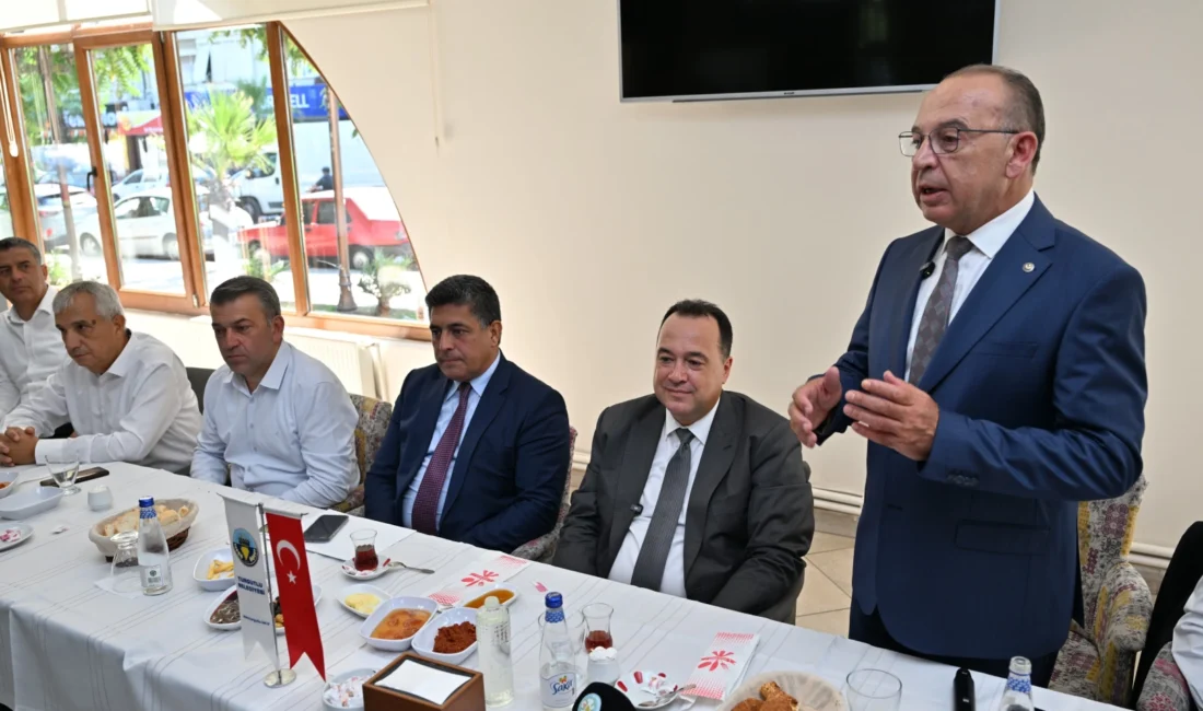 Manisa Büyükşehir Belediye Başkanı Besim Dutlulu, Turgutlu’da mahalle muhtarlarıyla bir