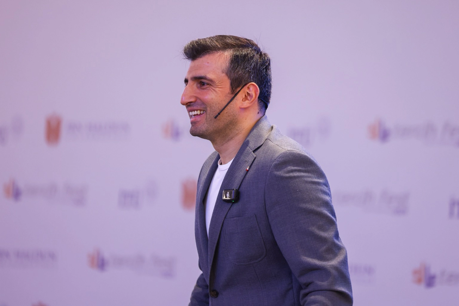 NeXT Sosyal platformunun kurucusu Selçuk Bayraktar, siyasi parti genel başkanlarını