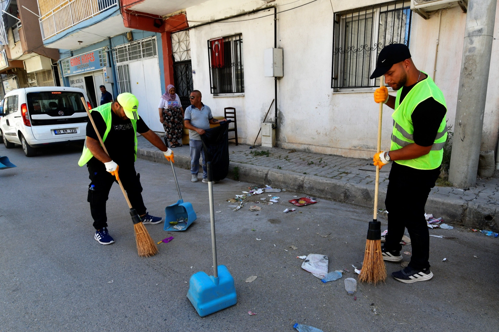 Bornova Belediyesi, kent genelinde temizlik hizmetlerinin niteliğini artırmak ve daha