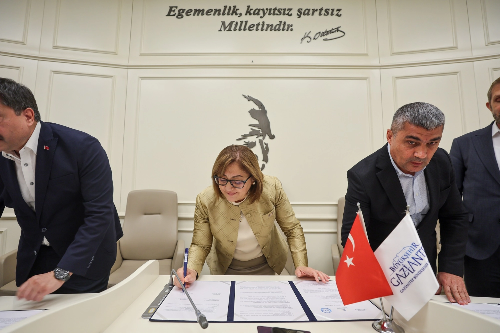 Gaziantep Büyükşehir Belediyesi, çalışanlarının barınma ihtiyacına çözüm sağlamak amacıyla örnek