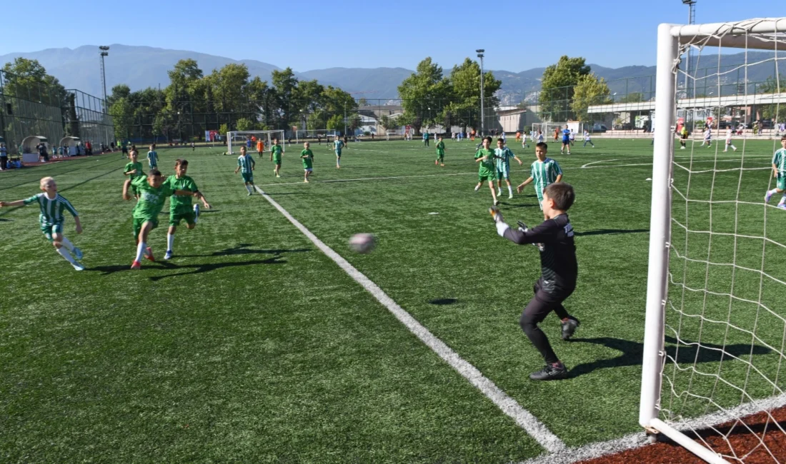 Osmangazi Belediyesi, 8-10 yaş aralığındaki çocuklar için futbol turnuvası düzenledi.