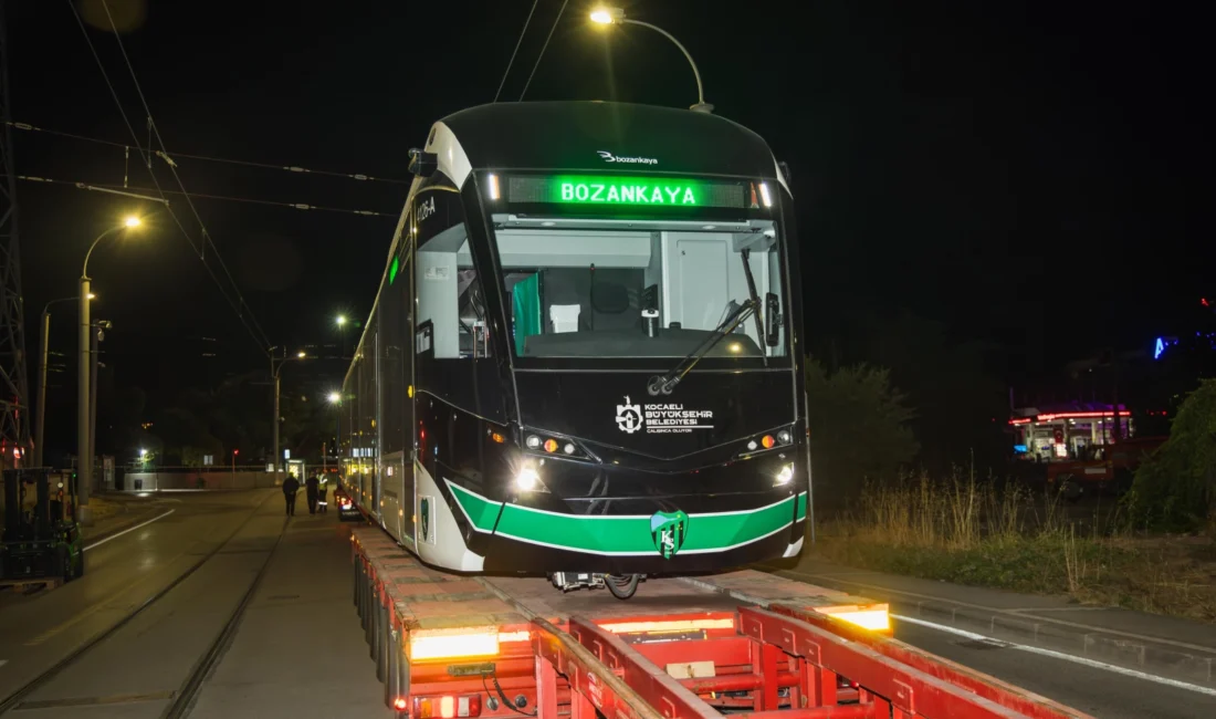 Kocaeli Büyükşehir Belediyesi’nin satın aldığı 10 tramvay aracından 7’ncisi geçtiğimiz